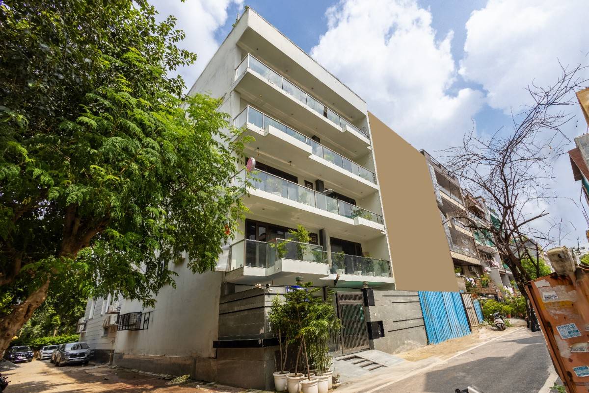 Hotel Aerostar Gold - Near Yashobhoomi, EPFO, NHAI, PNB